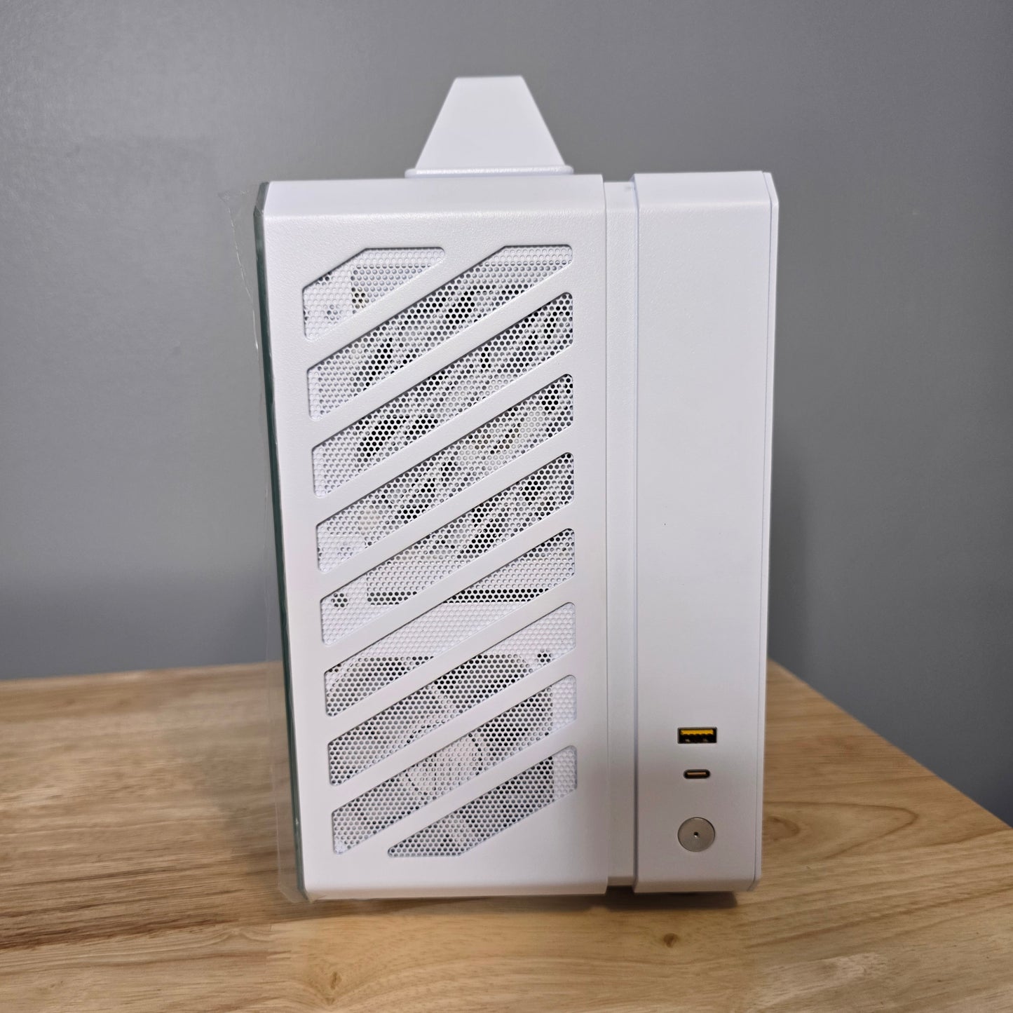 Tiny Gaming PC | Ryzen 5 7600x | RTX 4060ti 8gb| 1tb m.2 ssd | Win 11 Pro (Activated) | Synced RGB | 32gb DDR5 Ram | Wifi & Bluetooth